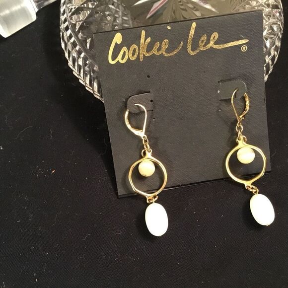 Cookie Lee Jewelry - NWT. Cookie Lee Goldtone White Leverback Earrings